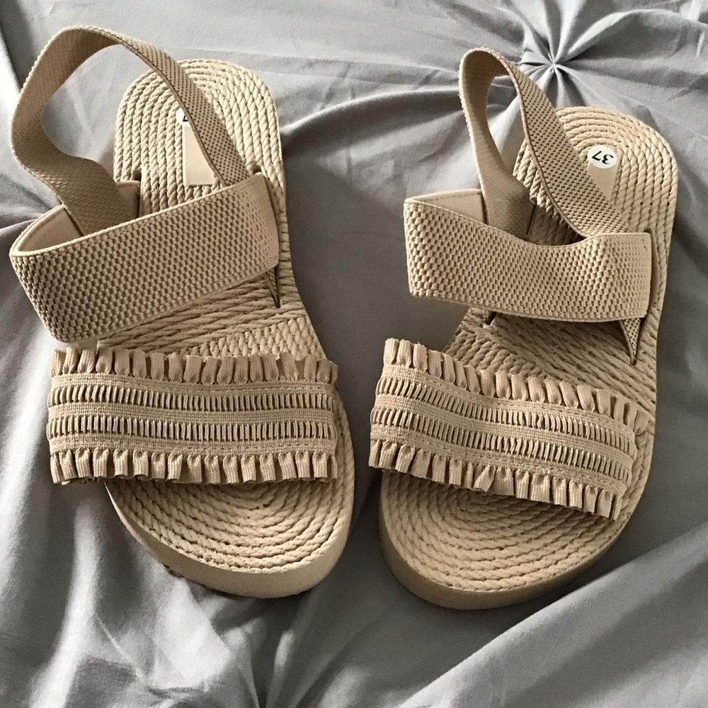 SHEIN Beige Textured Sandals
